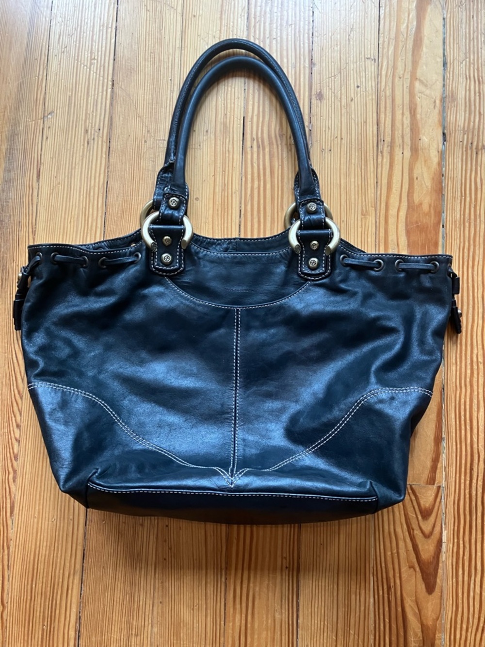 FRANCESCO BIASIA Black Leather Handbag/Tote with Gold Rings